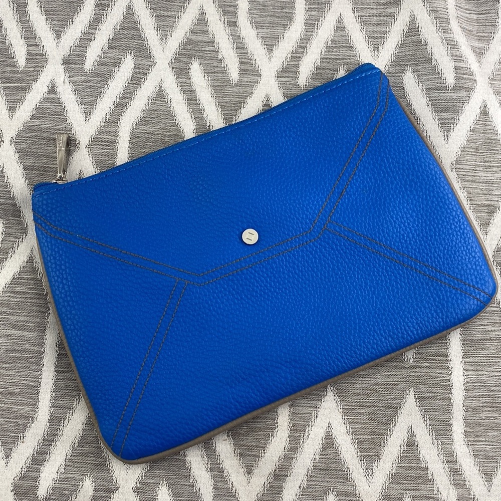 Jewell by Thirty One Zipper Faux Leather Pouch in Blue - Picture 2 of 4